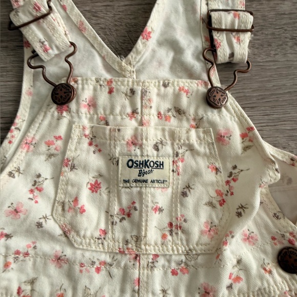 OshKosh B'gosh Floral Overall Dress size 2t - Picture 2 of 6